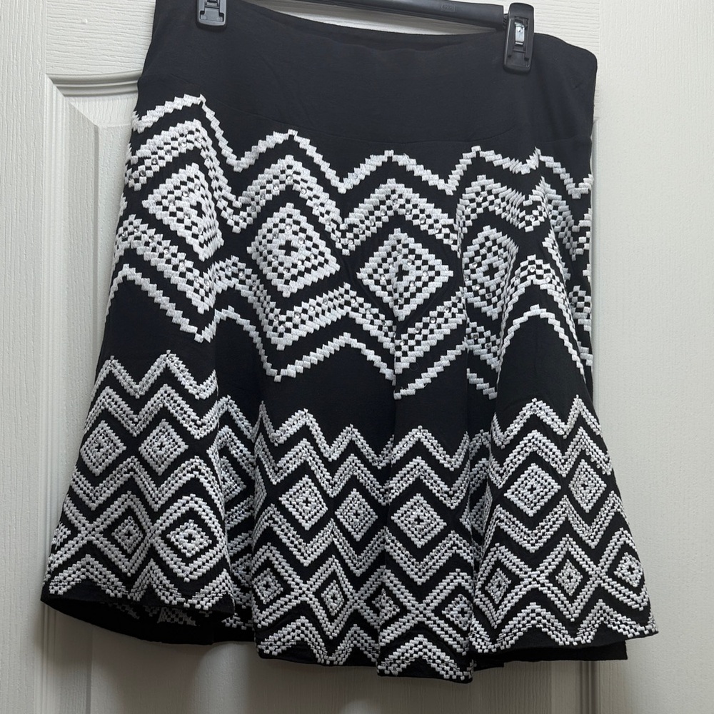 Chic Black and White Patterned Skirt